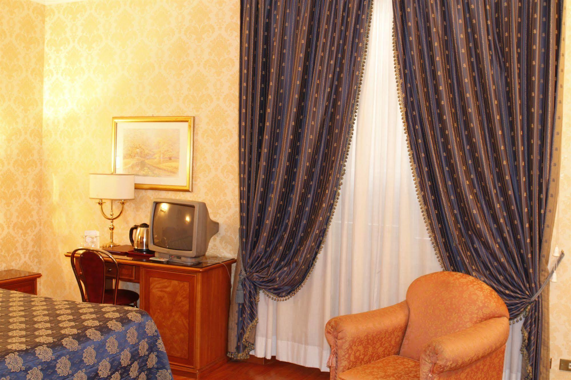 Hotel Pace Elvezia Roma Esterno foto