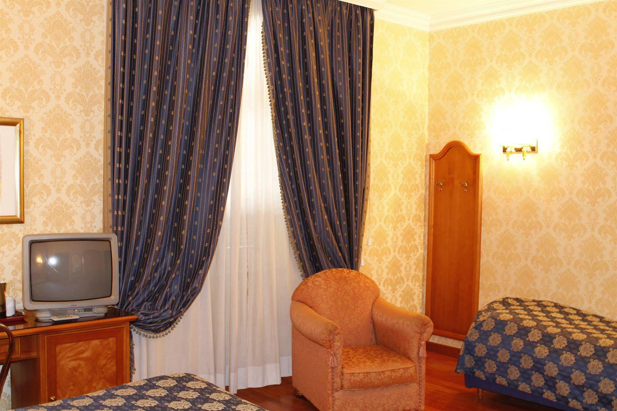 Hotel Pace Elvezia Roma Esterno foto