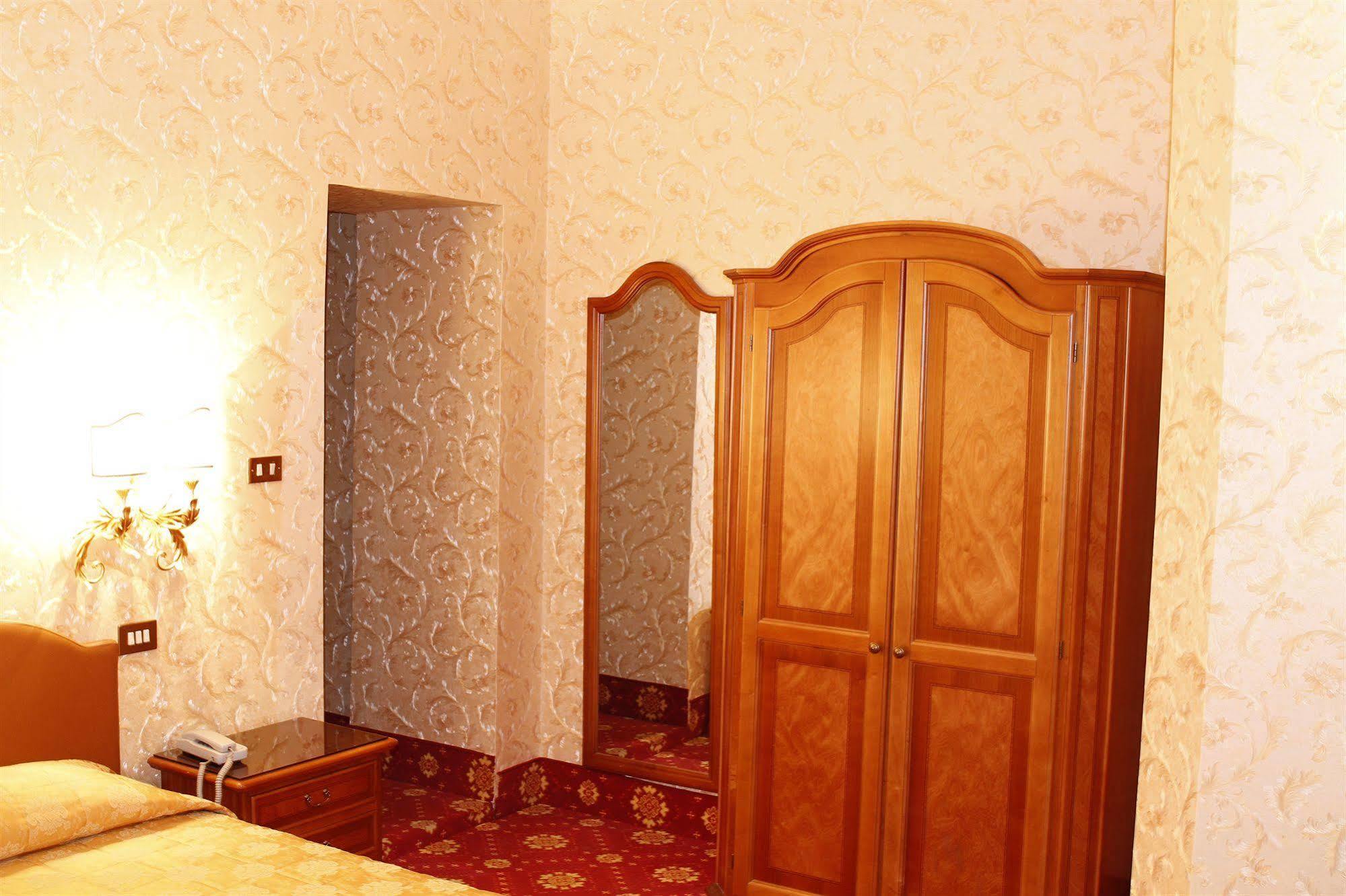 Hotel Pace Elvezia Roma Esterno foto
