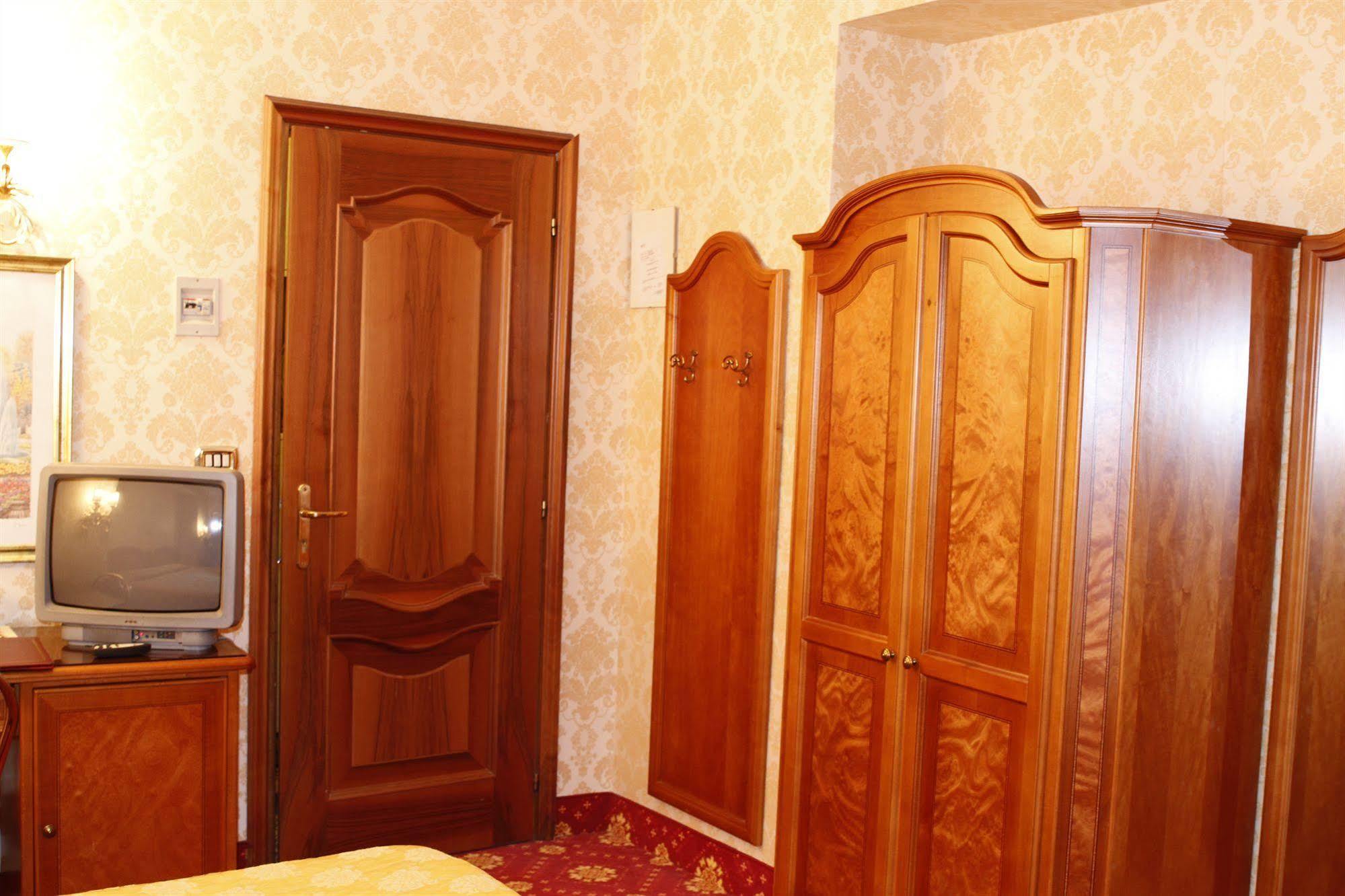 Hotel Pace Elvezia Roma Esterno foto