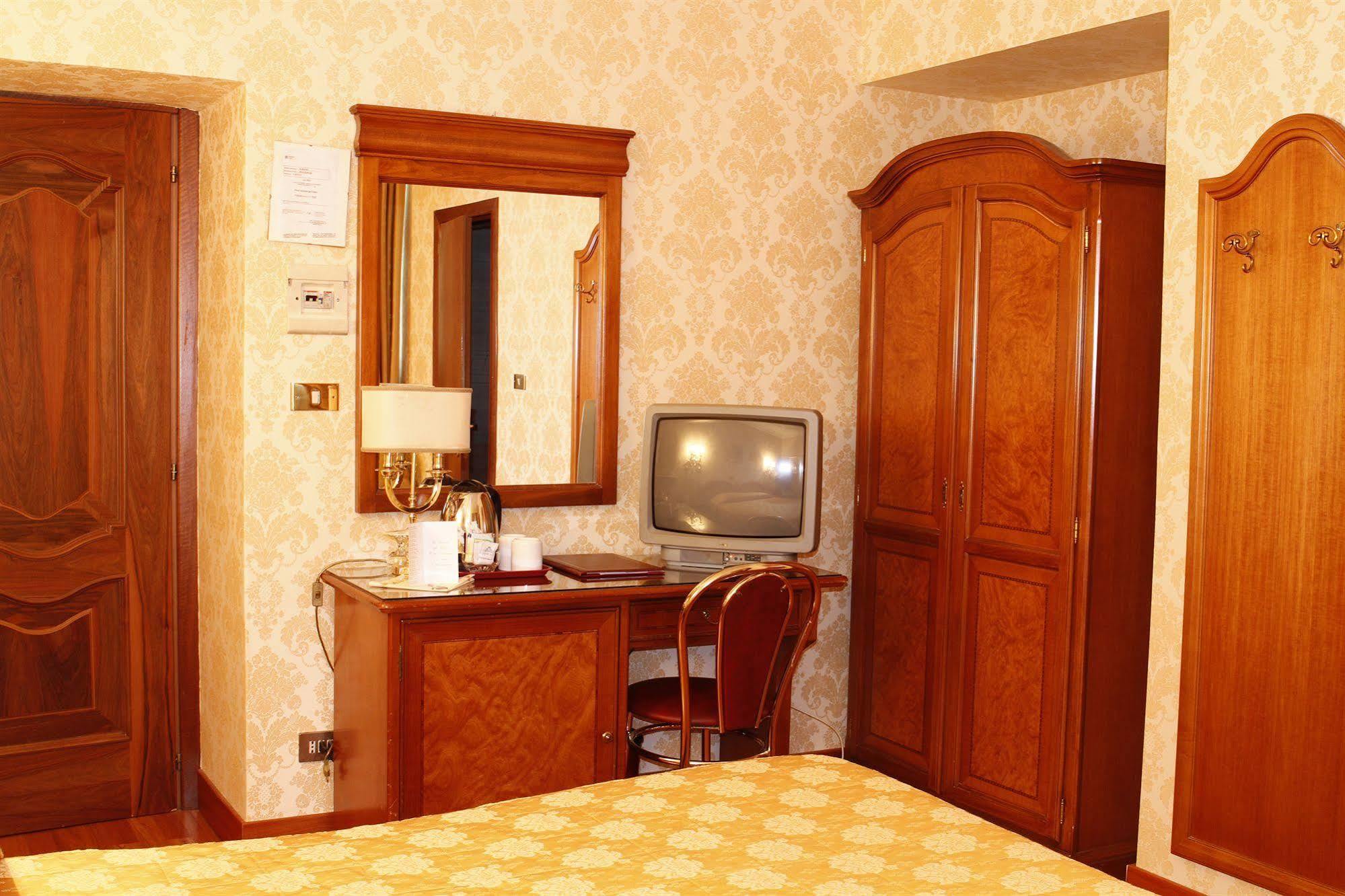 Hotel Pace Elvezia Roma Esterno foto
