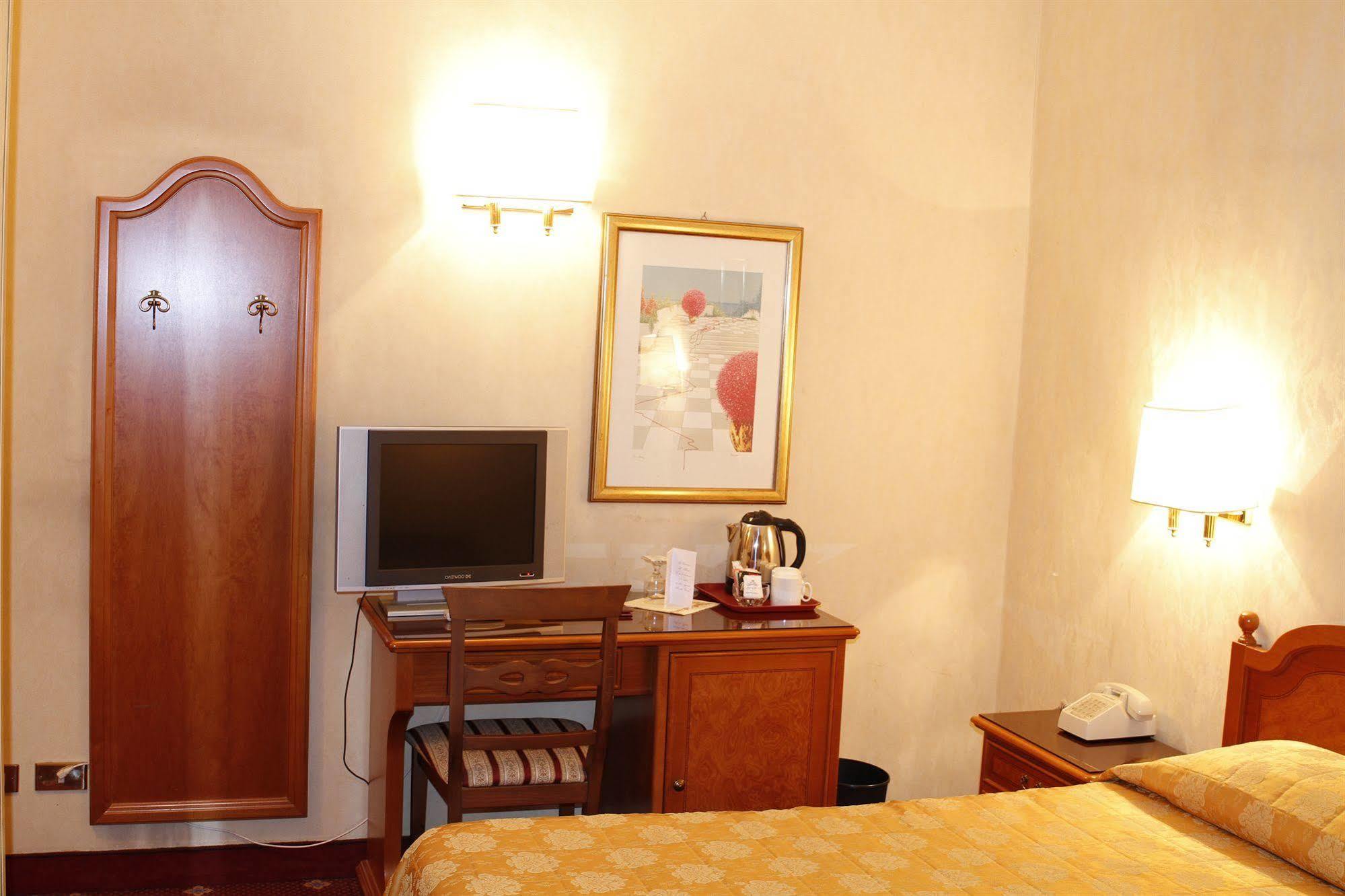 Hotel Pace Elvezia Roma Esterno foto